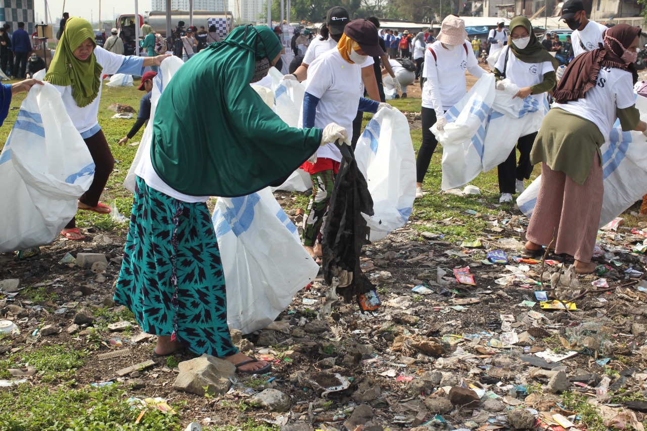 Kumpulkan Sampah Ton Saynotostyrofoam Sekarang Kompak Id Komunikatif Profesional